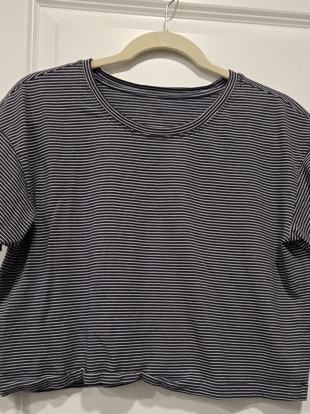 DYI Define Your Inspiration Striped Cropped Activewear Tee Navy Blue White Large